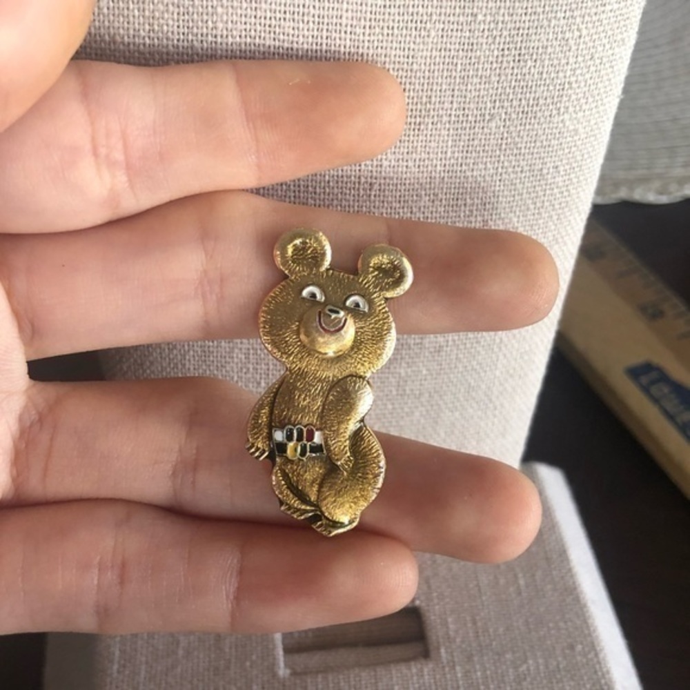 Vintage 1980 MOSCOW USSR Olympic Games Mascot MISHA the Bear Pin Badge